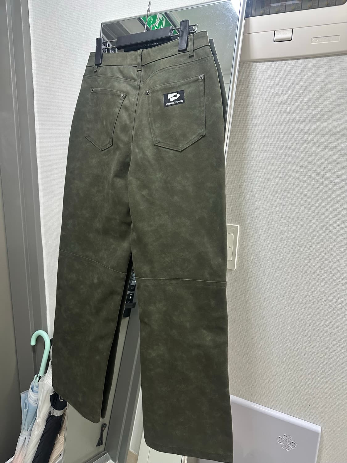 Wellbeing express 비건 레더팬츠 상품이미지4