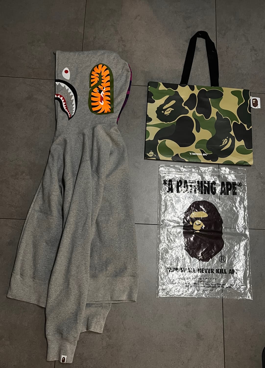 새상품급) 베이프 퍼플 반카모 샤크 후드집업 상품이미지2