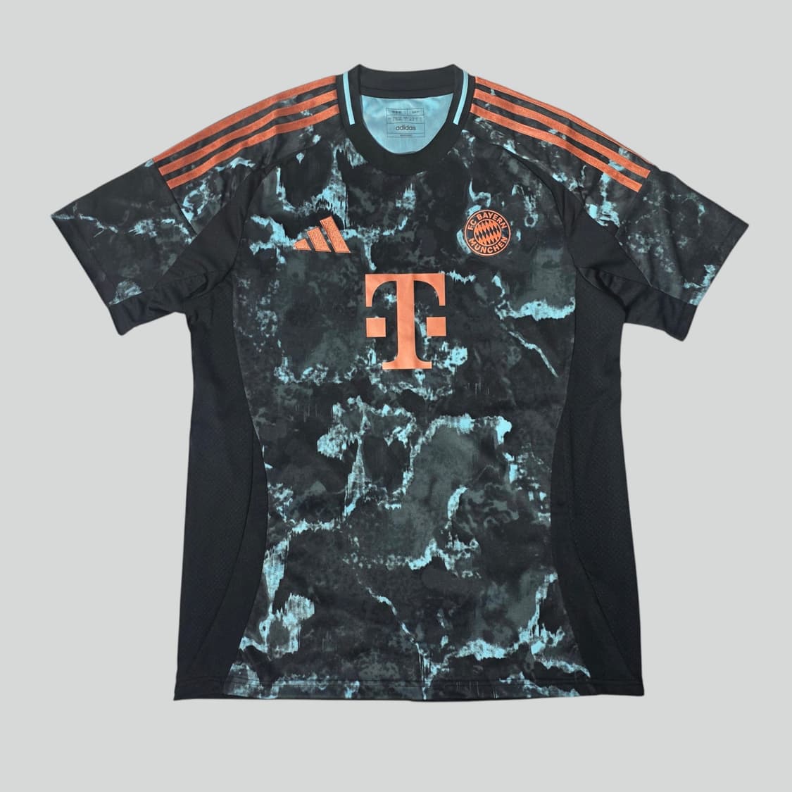 [XL]아디다스 24-25 바이에른 뮌헨 어웨이 유니폼 상품이미지1