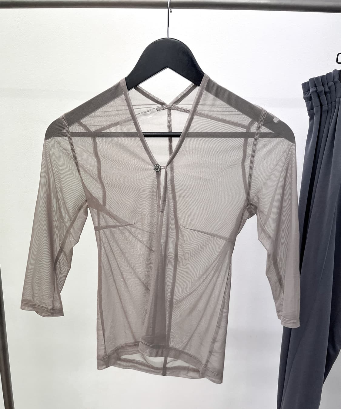 울리카상투스 NAPE MESH TOP (BEIGE)  small 상품이미지1