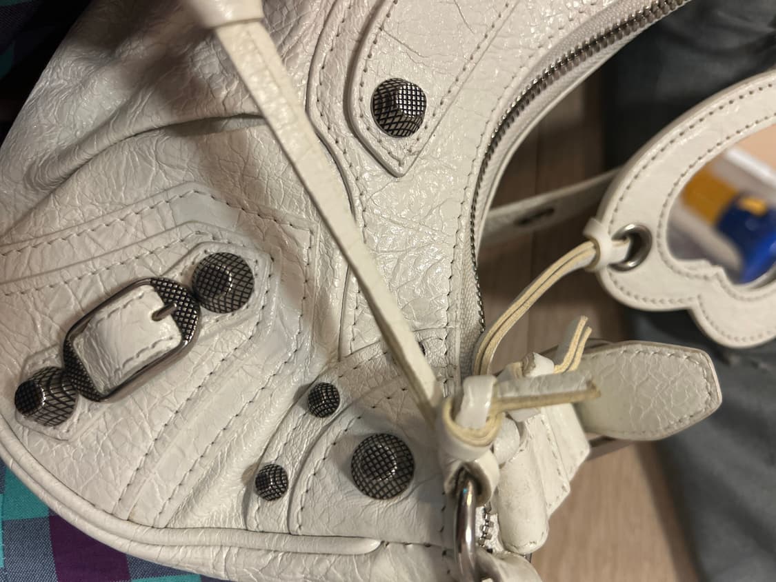 발렌시아가  아레나 램스킨 르카골 XS 숄더백 화이트 상품이미지8