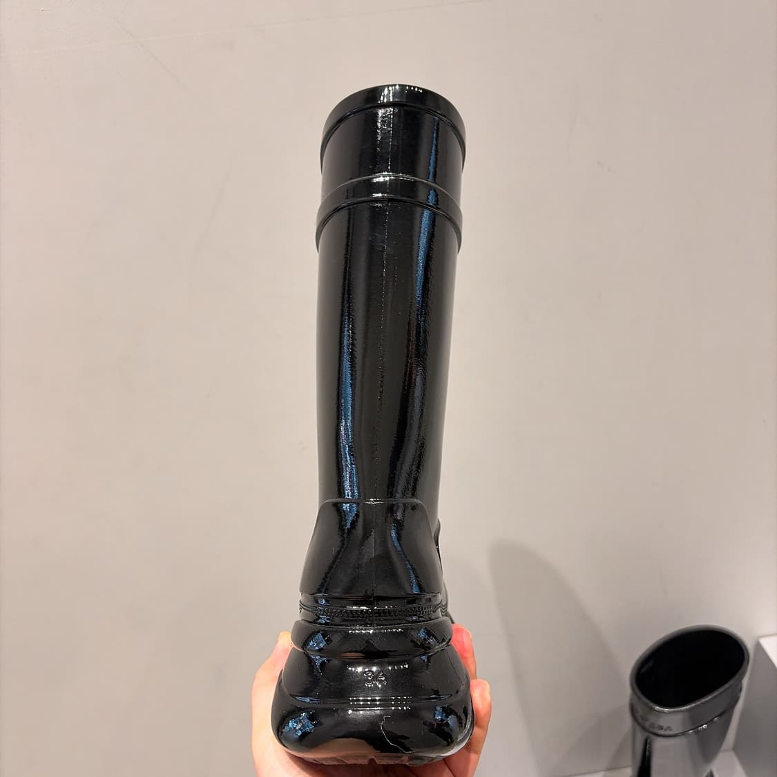 (정품/새상품) 발렌시아가 X 크록스 여성 블랙 유광 러버 부츠 상품이미지3