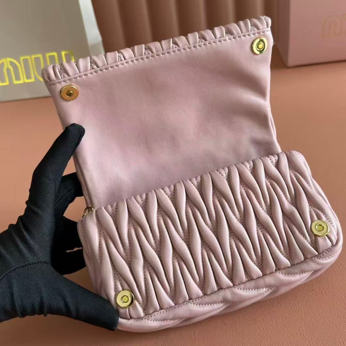 미우 미우 마테라쎄 나파 가죽 미니백 상품이미지7