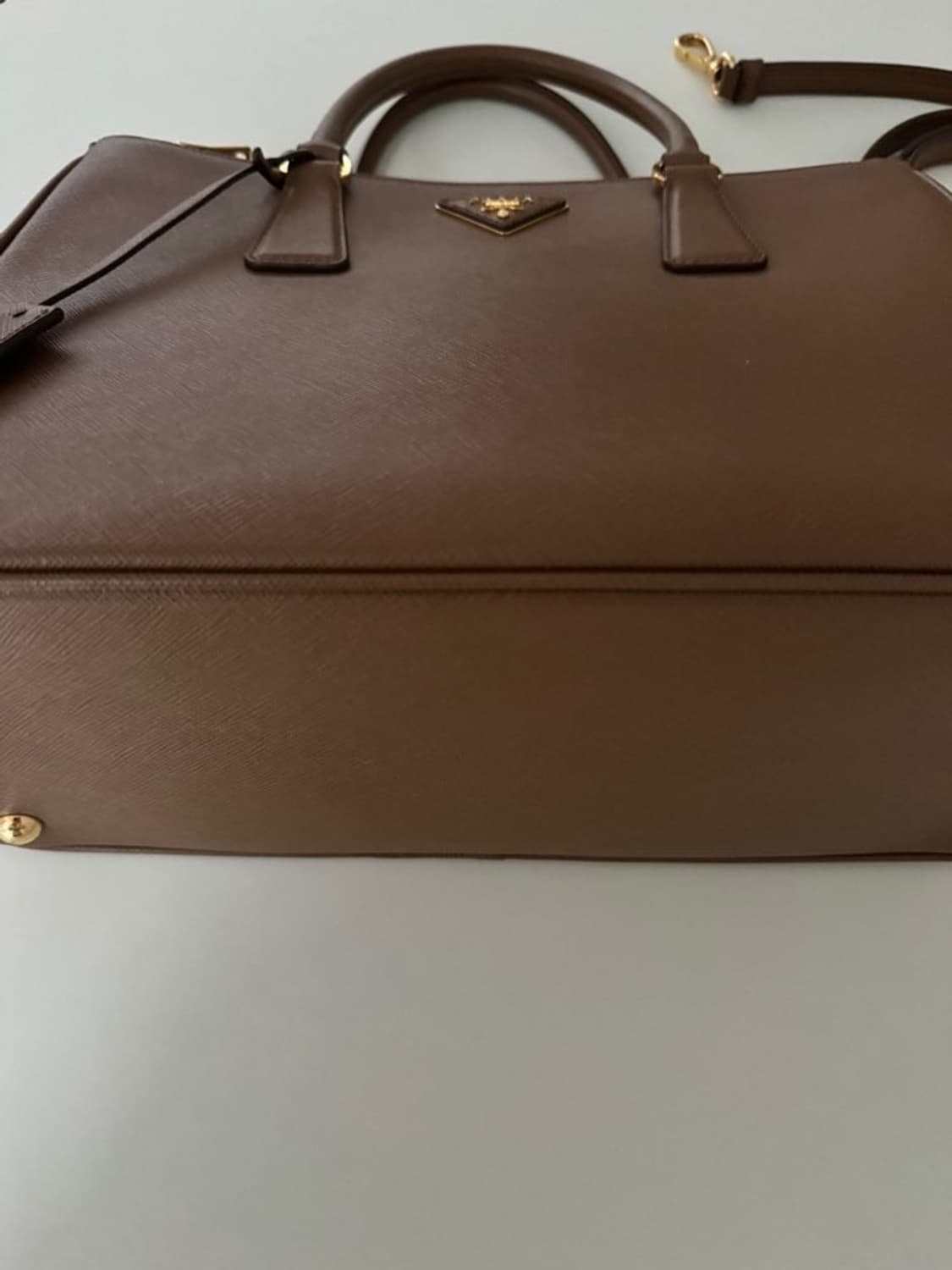 프라다 갤러리아 미디움 사피아노 브라운 상품이미지4