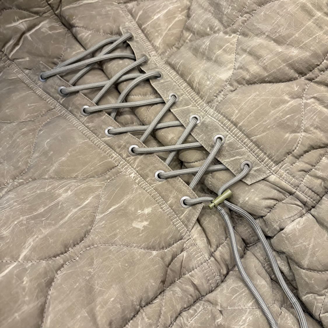[XL] ADS8 앤더슨벨 레이스업 피쉬테일 퀼팅 패딩 카키 D639 상품이미지6