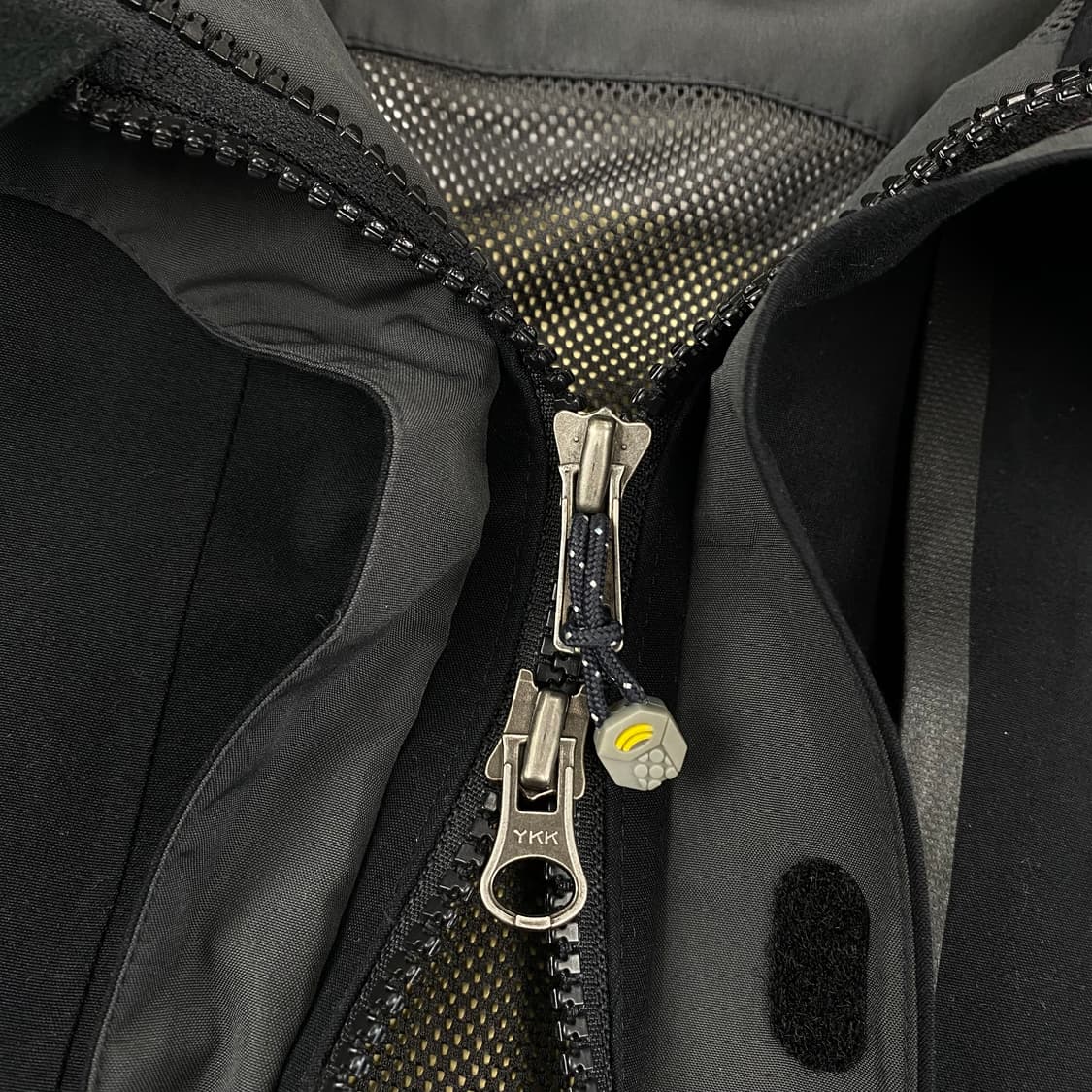 마운틴하드웨어 자수 로고 블랙 고어텍스 바람막이 (100) 상품이미지6