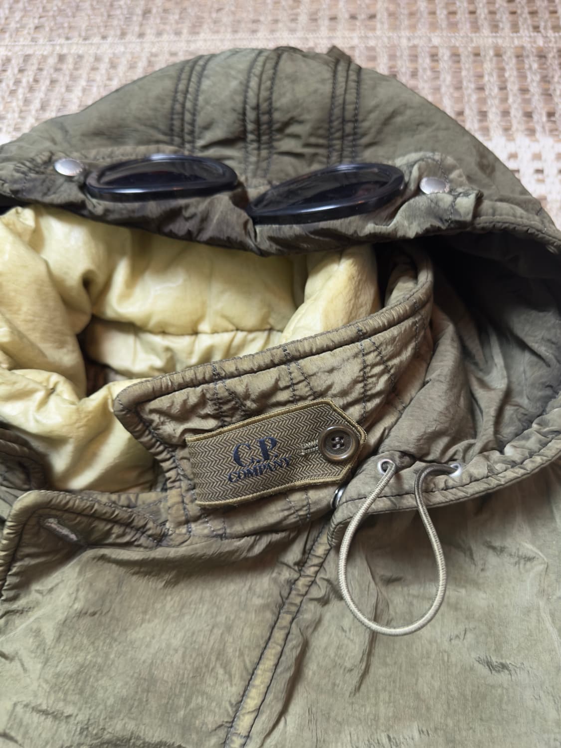 CP 컴퍼니 고글 패딩 자켓 카키 100 상품이미지6