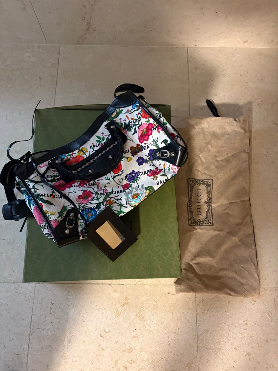 구찌X발렌시아가 해커 프로젝트 모터 시티백 상품이미지2