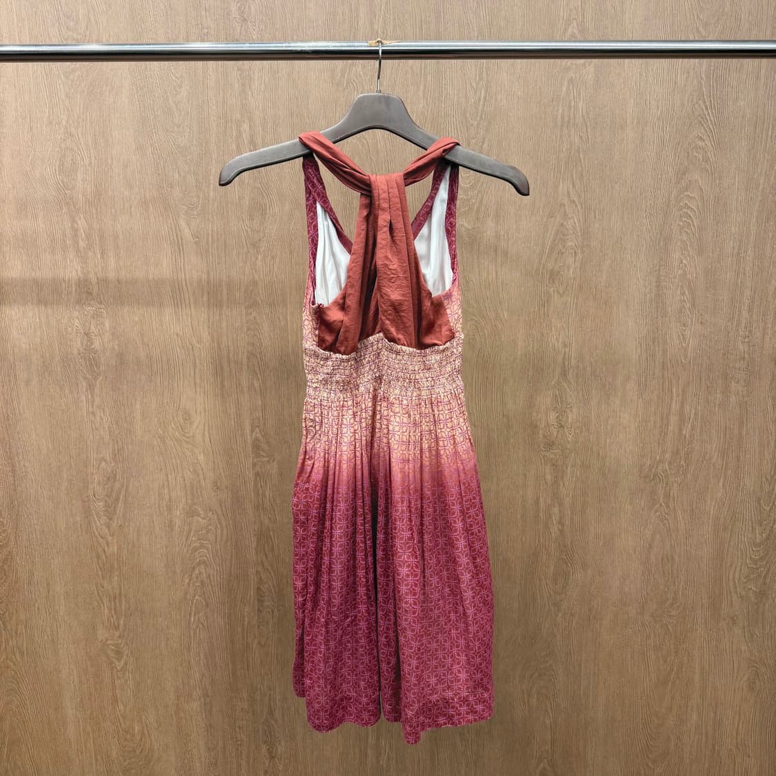 막스마라 스포트막스 홀터넥 슬리브리스 원피스 그래디언트 패턴 그라데이션 상품이미지3