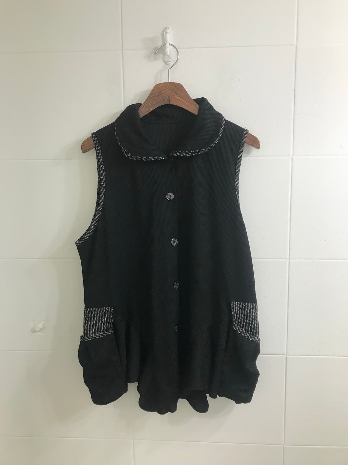 체크 하이넥 케이프 코트 무채색 니혼진 코디세트 상품이미지6