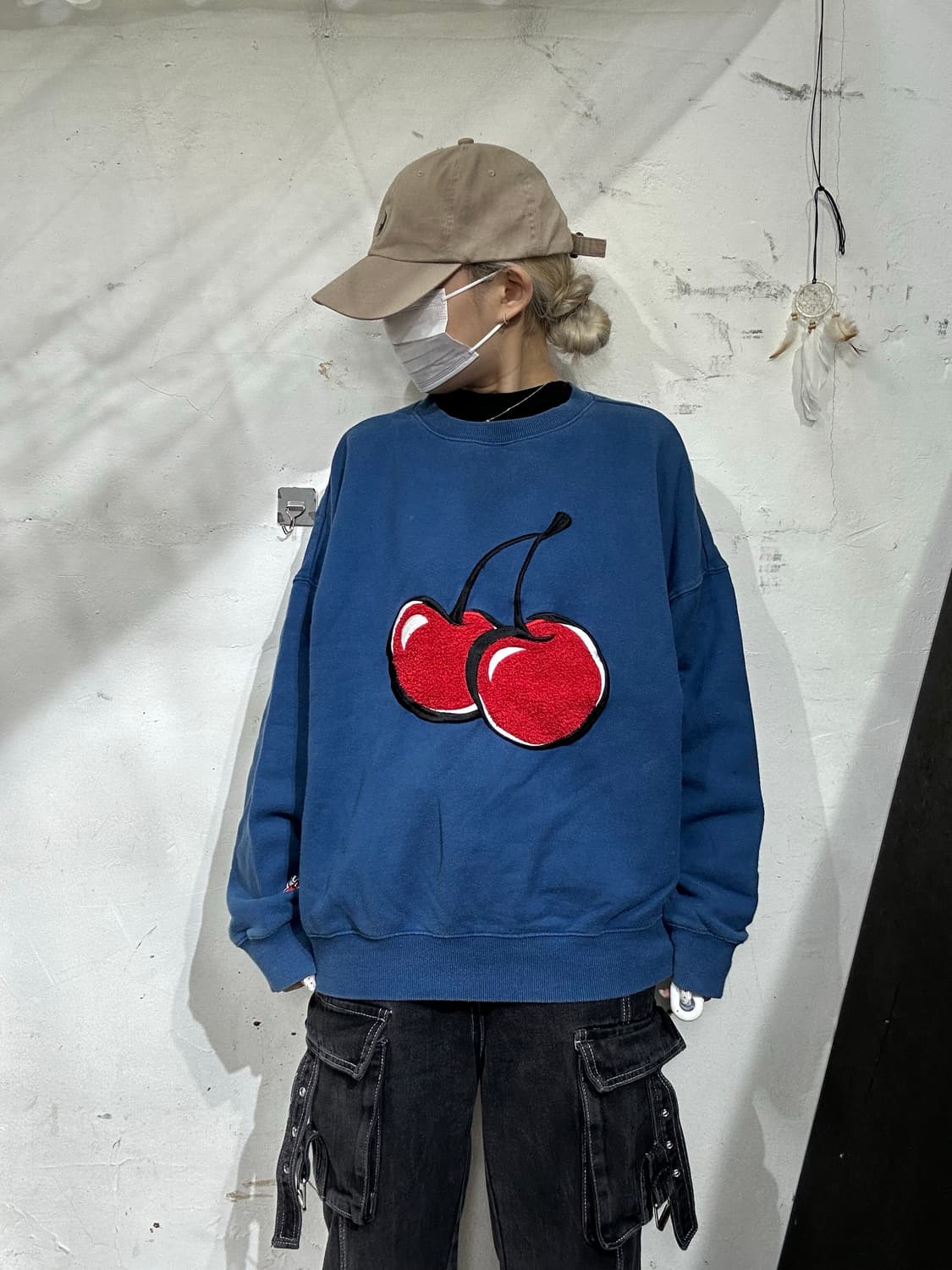 키르시 블루 빈티지 오버핏 체리 자수 맨투맨  상품이미지2