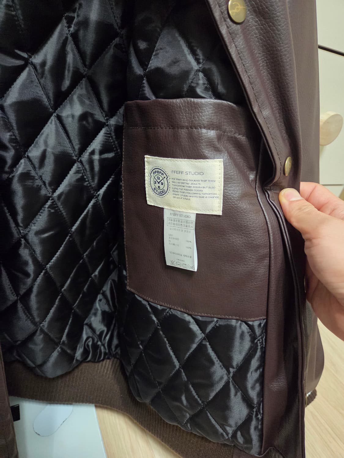 페프스튜디오 레더 바시티 자켓 상품이미지3