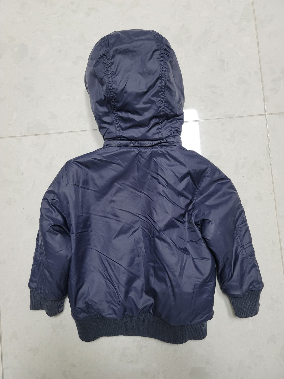 버버리 구스다운 패딩 2살92cm 상태굿

 상품이미지2