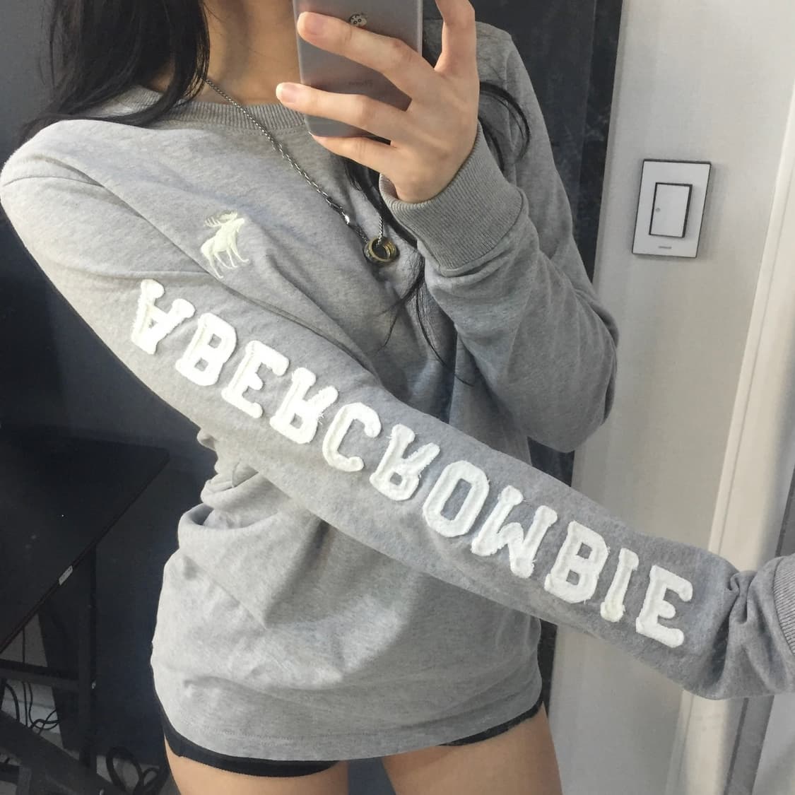 Abercrombie 슬림핏 레어템 사이드 레터링 그레이 롱슬리브 상품이미지1