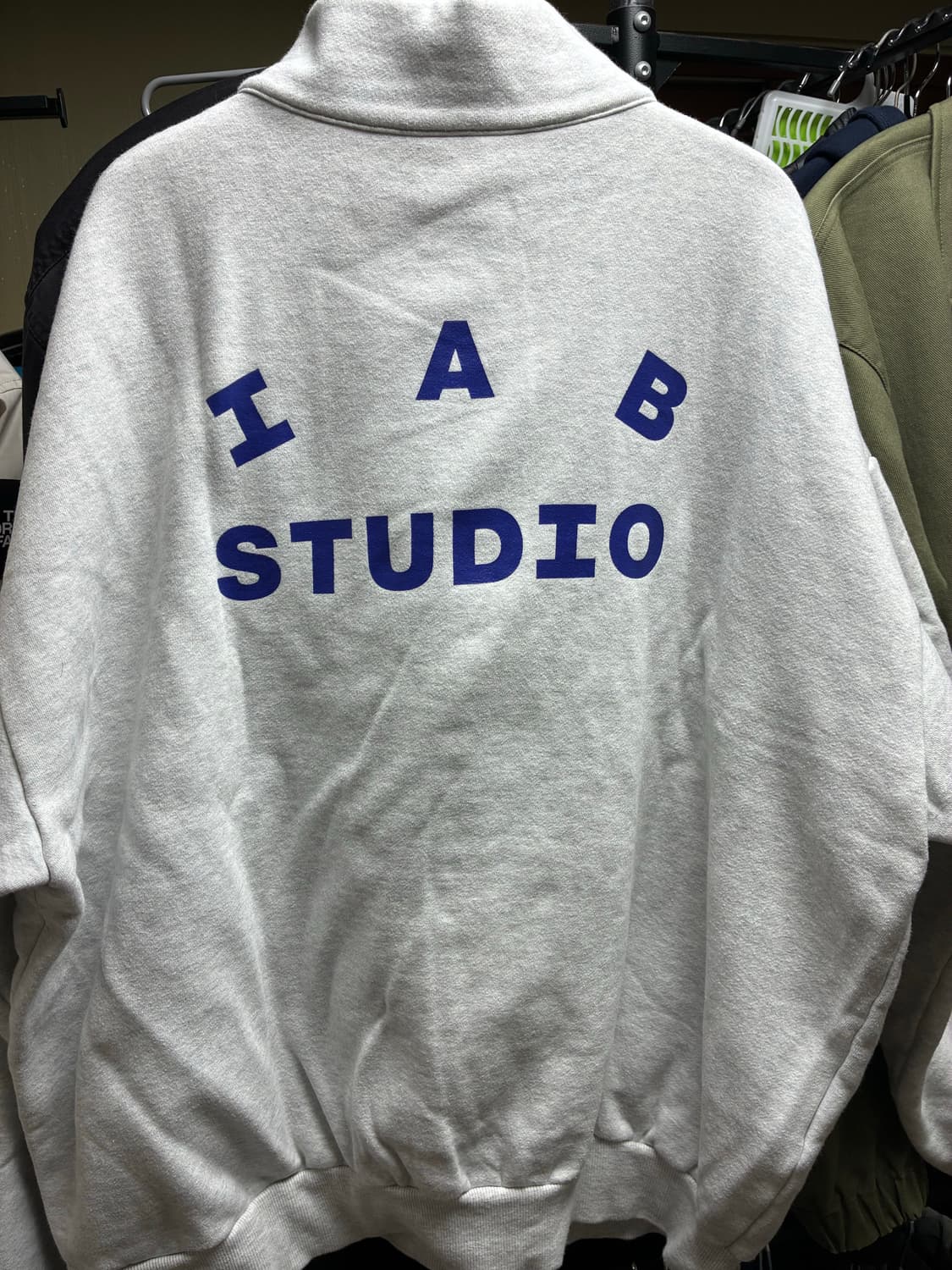 아이앱 스튜디오 하프 집업 라이트 그레이 상품이미지2