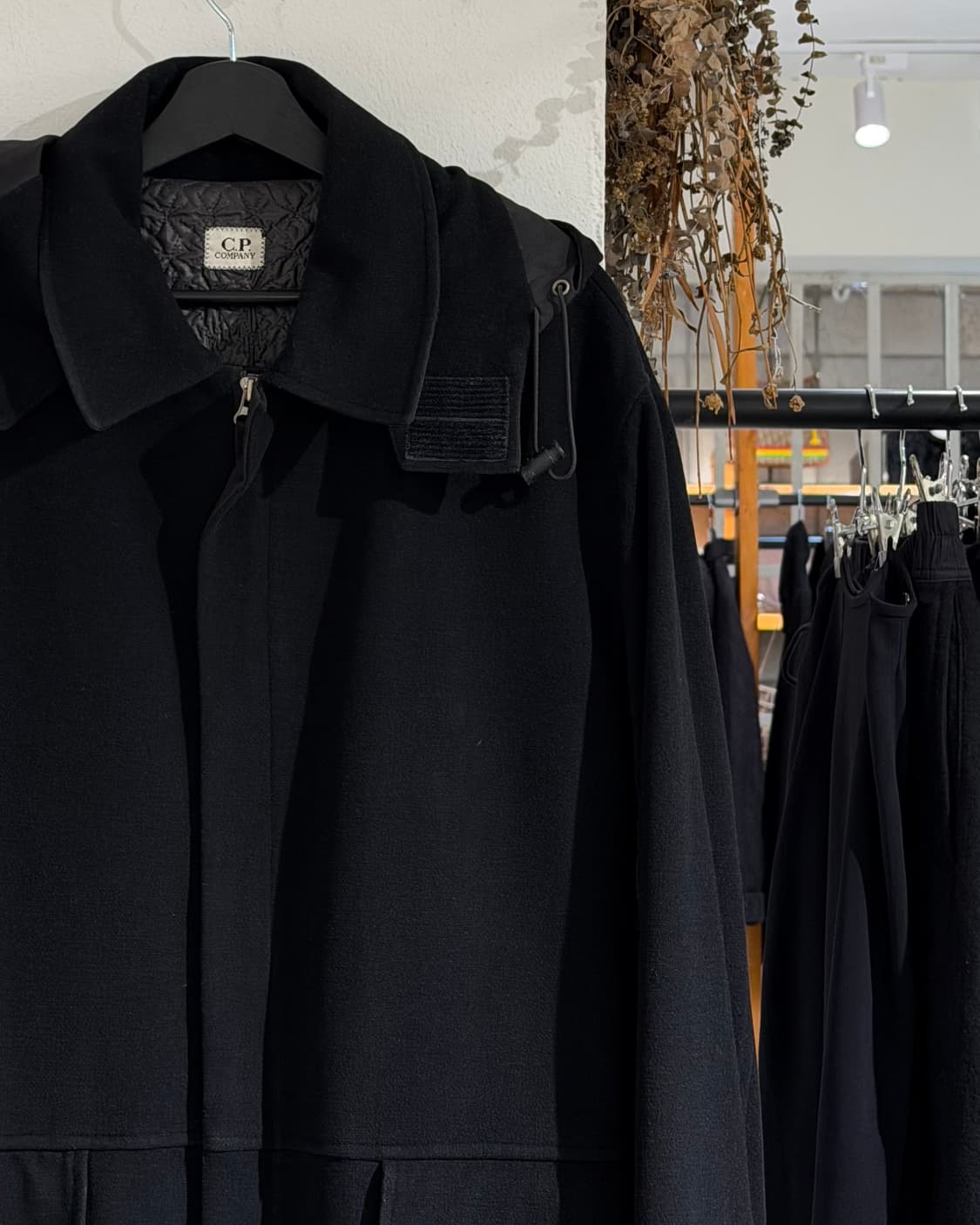 cp컴퍼니 블랙 울 블랜드 후디 롱 코트 상품이미지3
