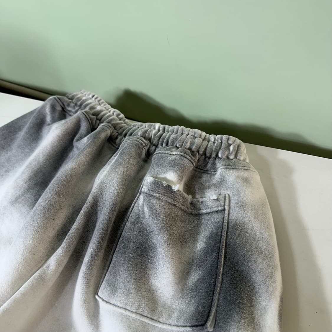 M-L 빈티지 검흰  와이드핏 블리치 밴딩 스웻반바지  상품이미지7