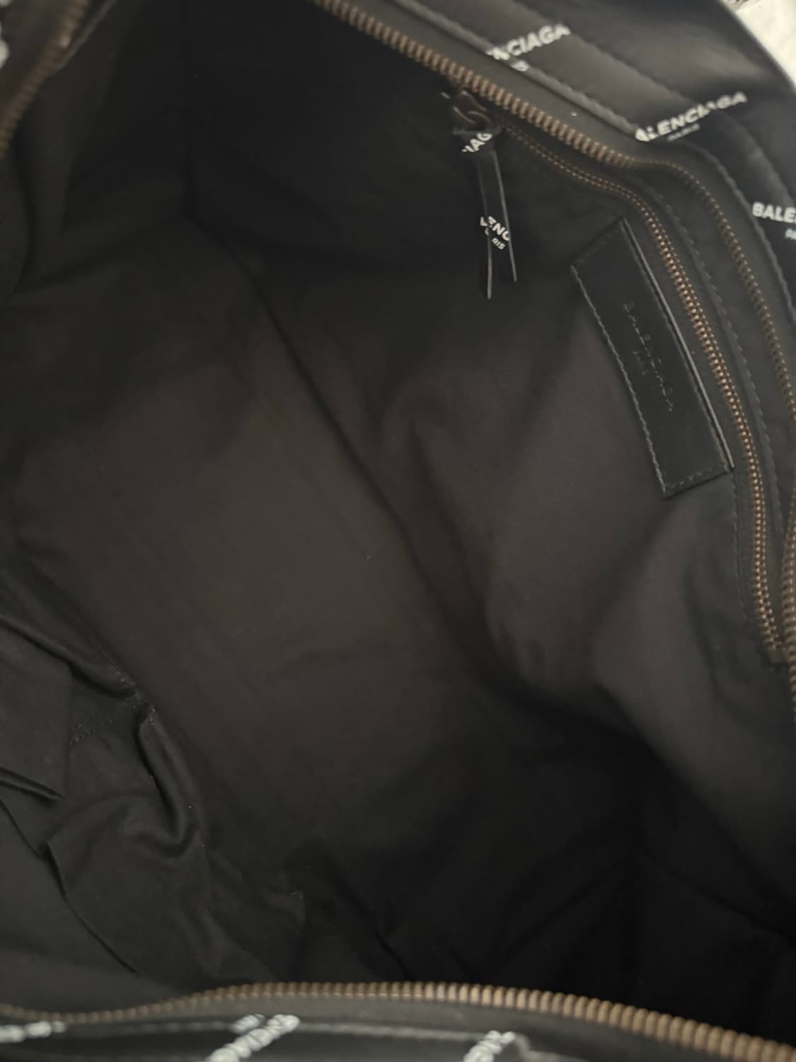 발렌시아가 모터백 미듐 블랙 상품이미지9