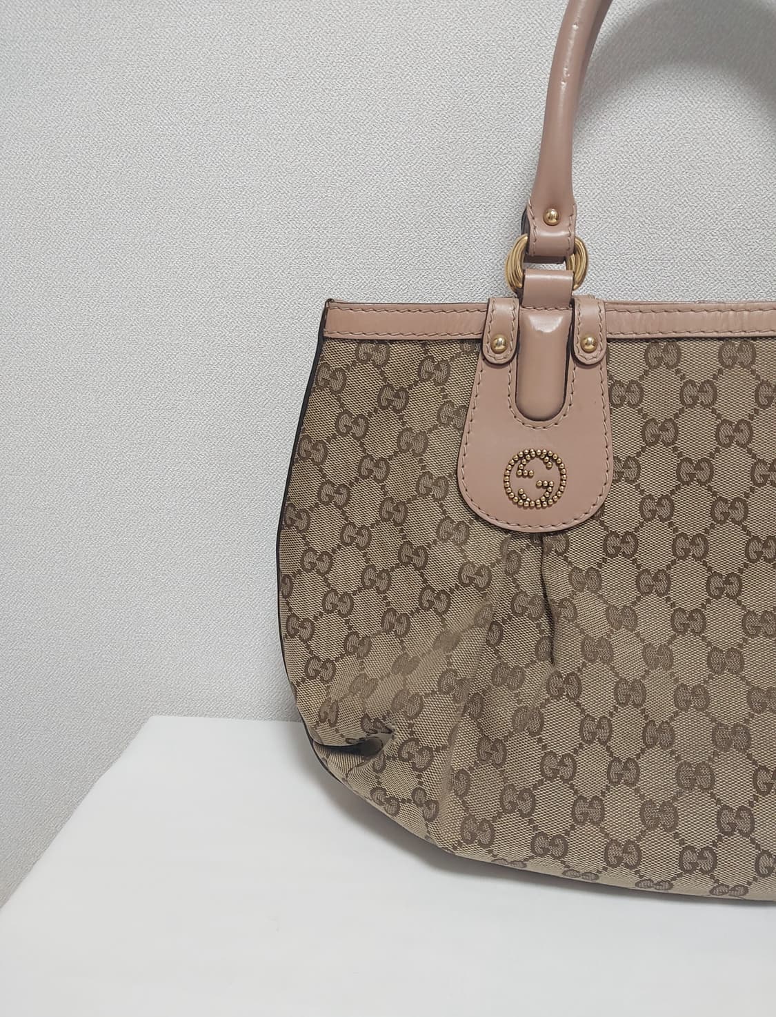 구찌 스칼렛 스터드 인터로킹 G 토트백 (정품) 상품이미지2