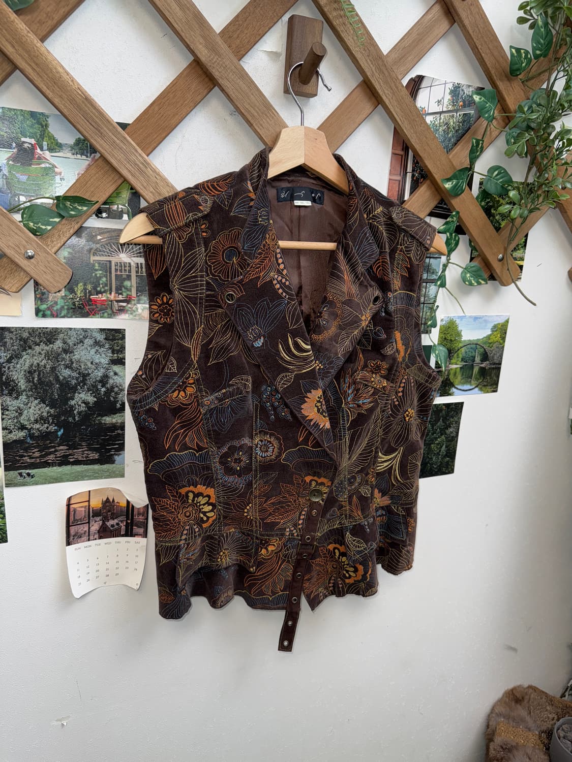 Dark brown oriental floral velvet vest 상품이미지2
