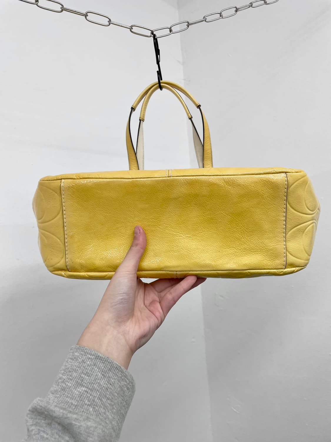 코치 에나멜 옐로우 로고 숄더백 상품이미지8