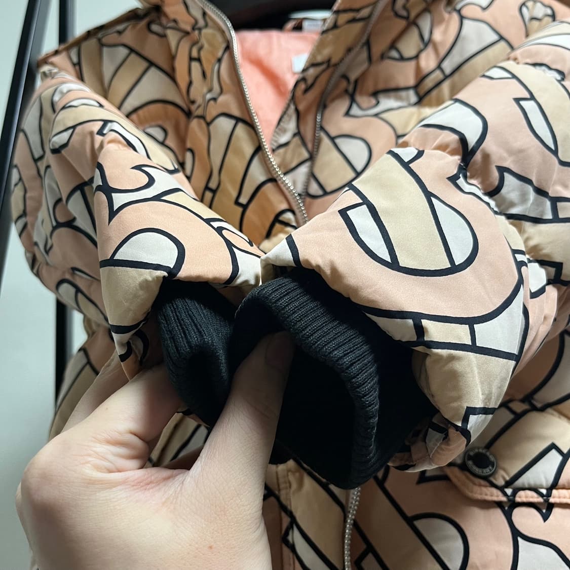  정품 6y 116) 버버리 TB로고 모노그램 다운 패딩 상품이미지4