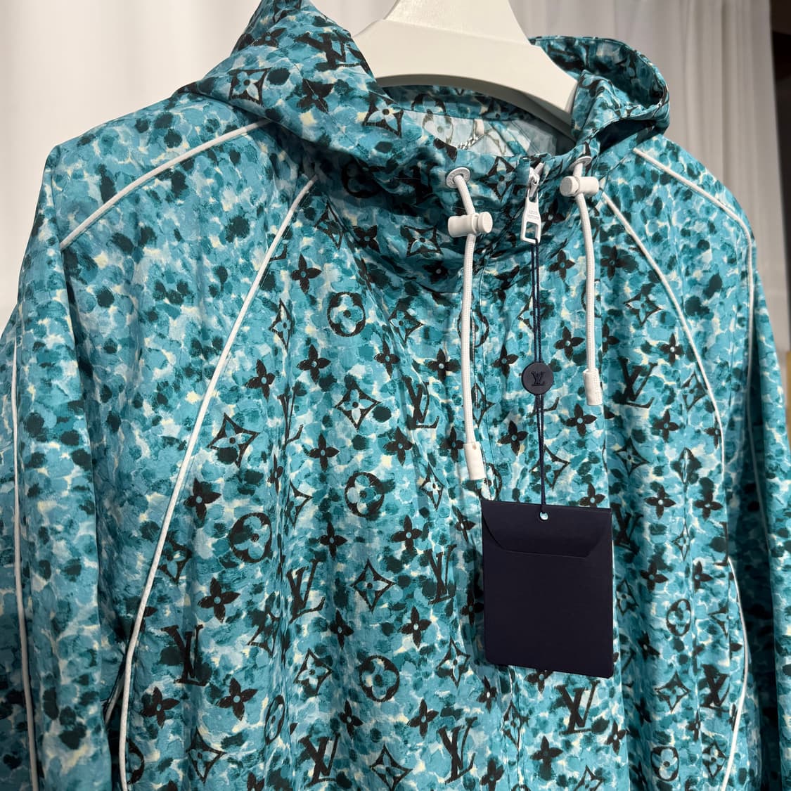 [새상품/115] [새상품] 루이비통 모노그램 포인틸리즘 윈드브레이커 상품이미지3