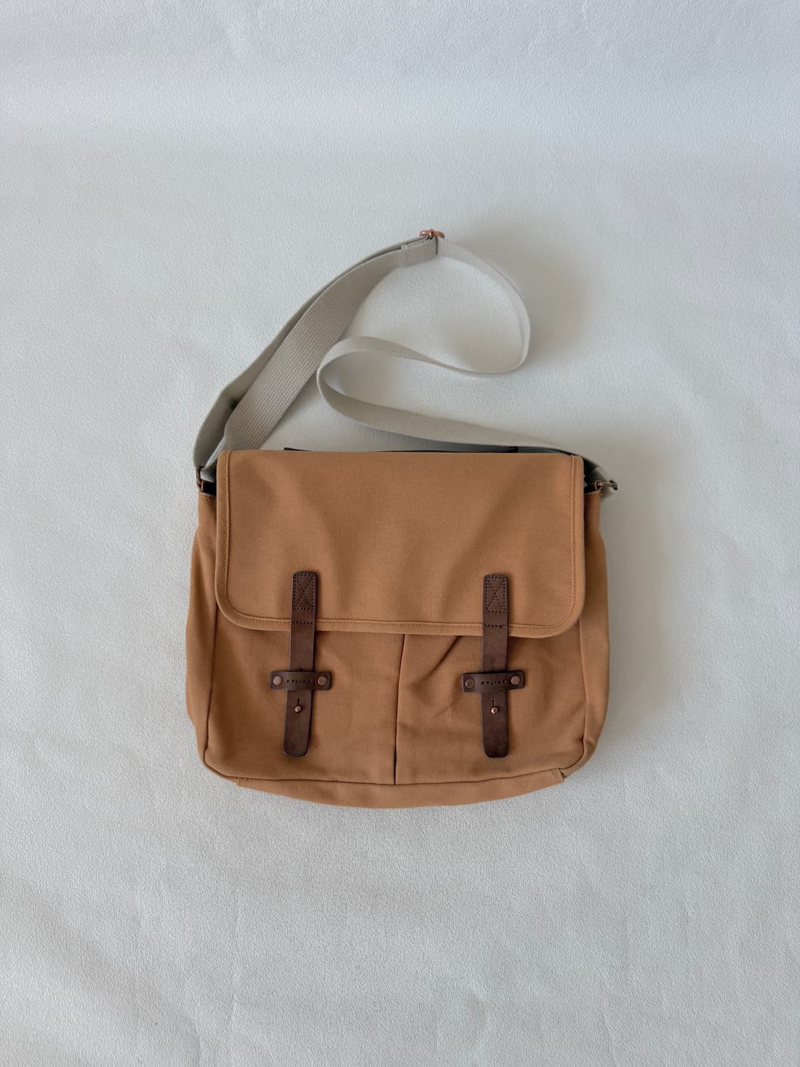 킬리안(KYLIAN) 캔버스 크로스백 상품이미지1