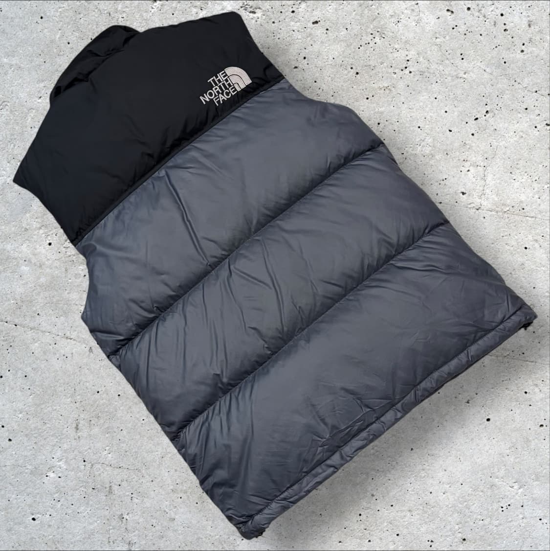 [85] 노스페이스 700 눕시 패딩 베스트 블랙/그레이 B408 상품이미지2