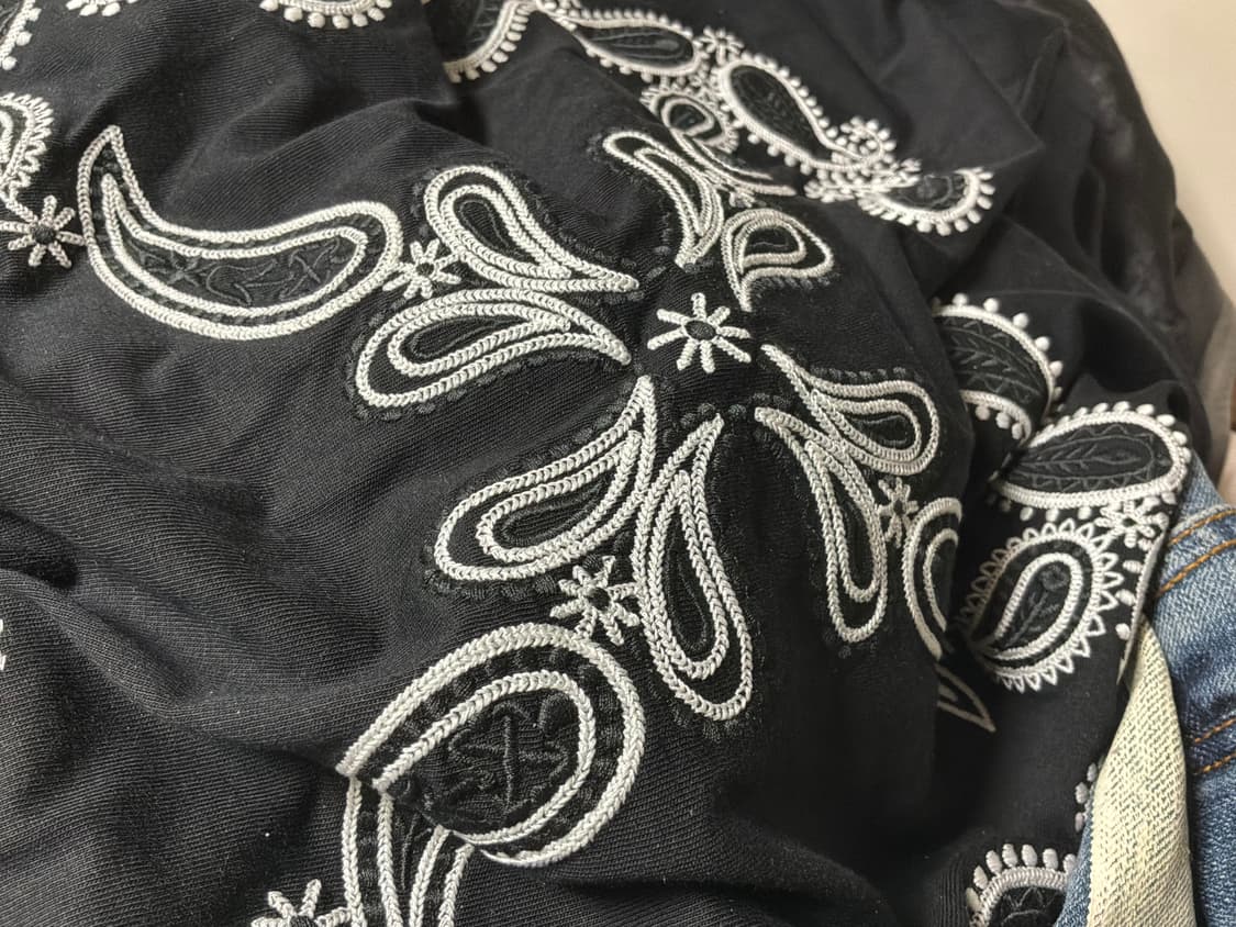 오프화이트 반팔 상품이미지1