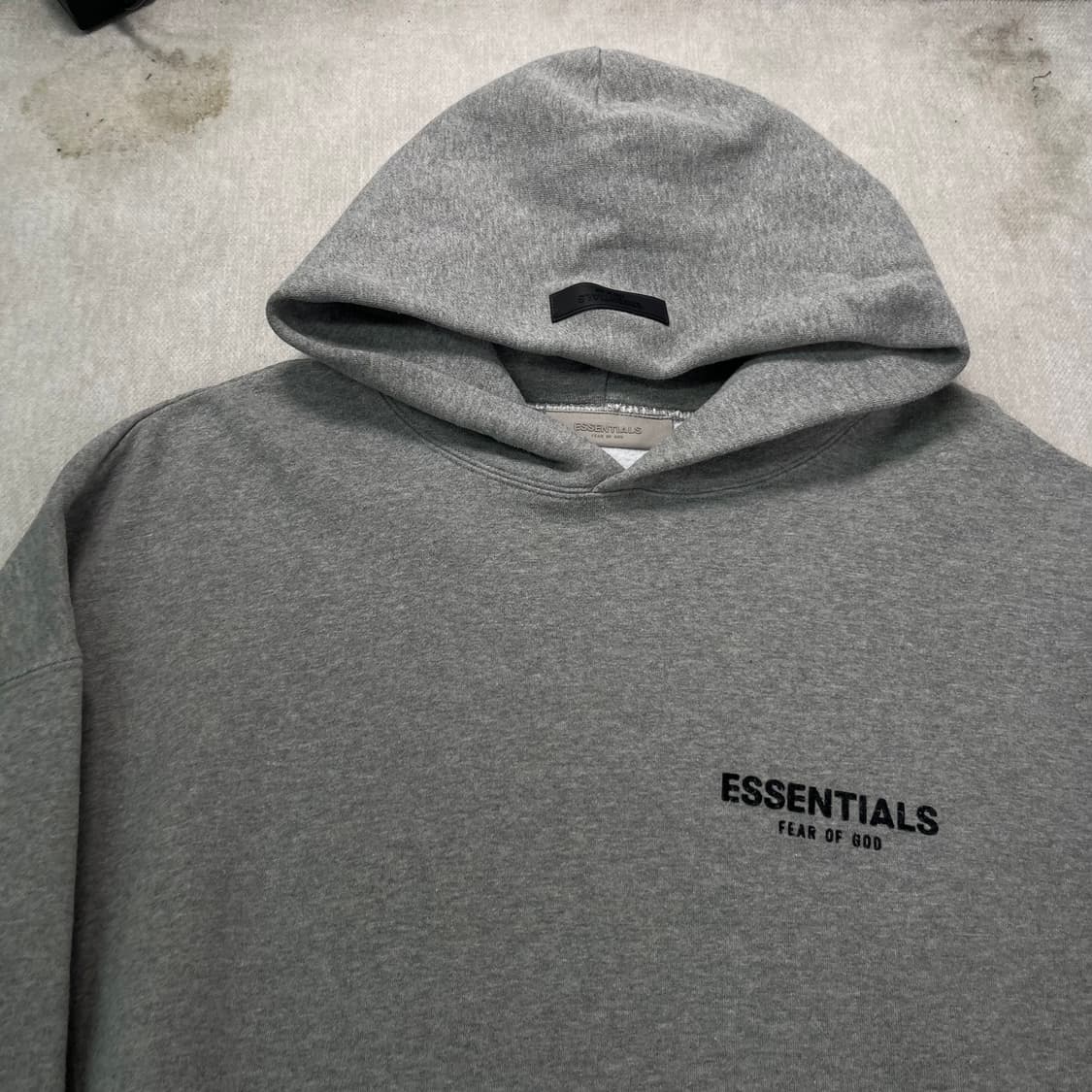 105 피오갓 에센셜 백로고 후드티 상품이미지3