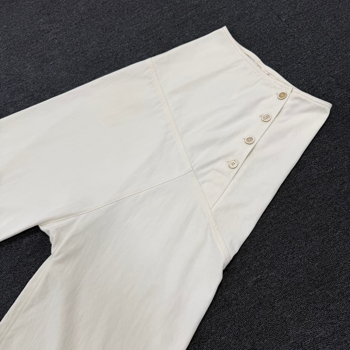 골든구스 비대칭 사선버튼 와일드 큐롯팬츠 상품이미지3