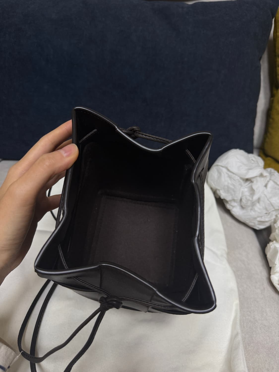 보테가베네타 카세트버킷백 폰단테 상품이미지9