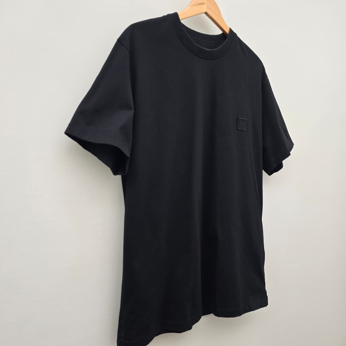 우영미 25SS 시즌 플라워 백로고 티셔츠 블랙 상품이미지3