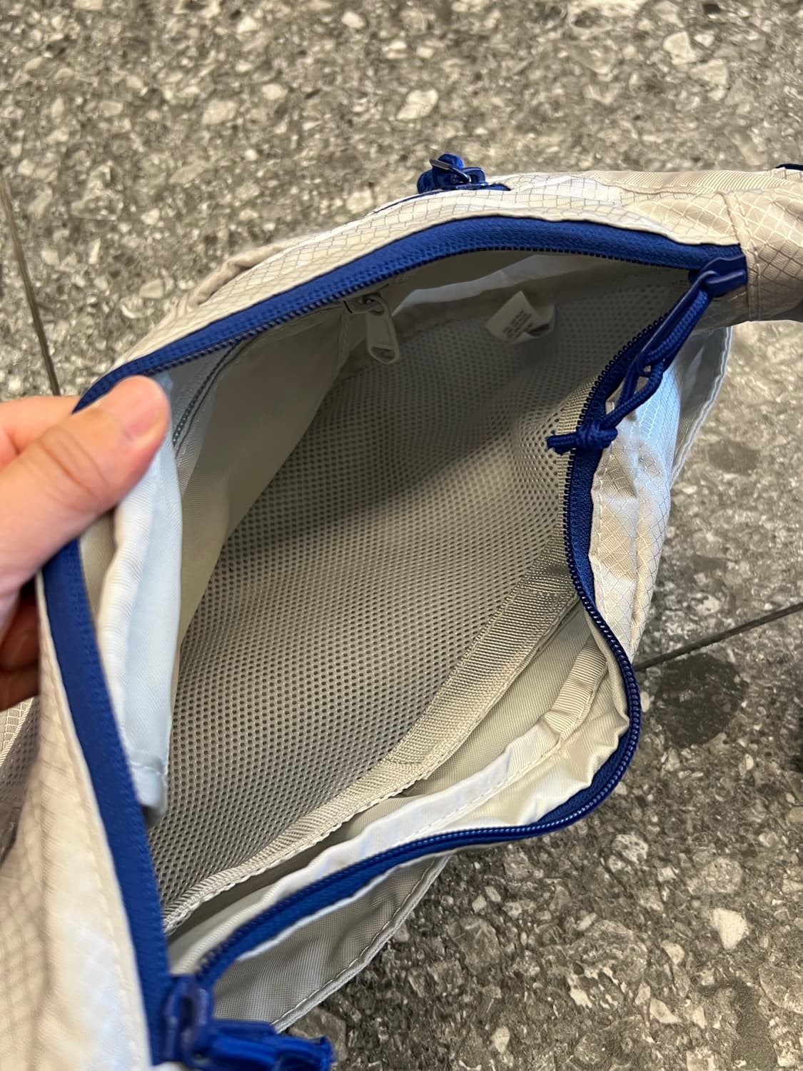 슈프림 메신저백 실버 처분  상품이미지3