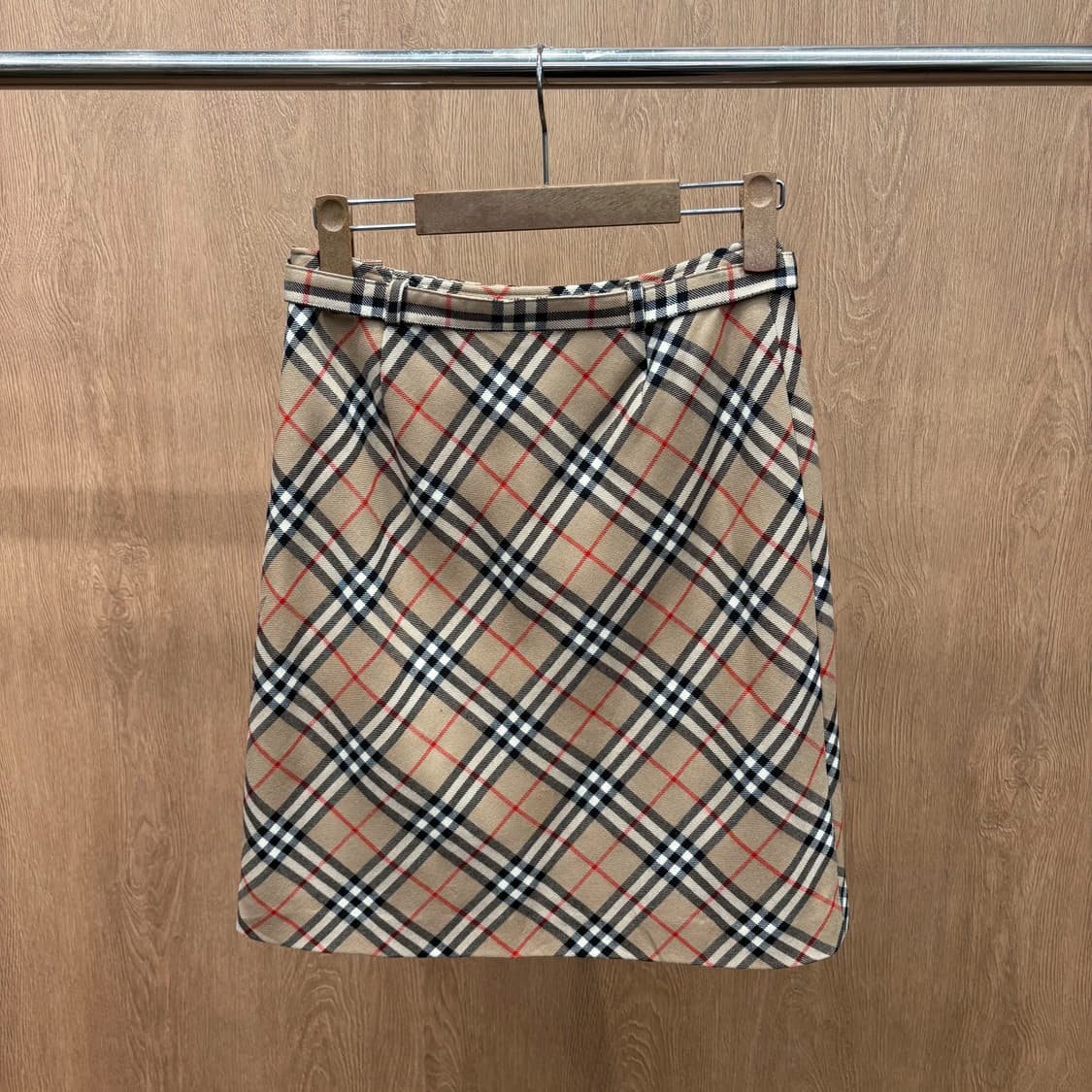 버버리 블루 라벨 미니 스커트 노바 체크 패턴 벨트 디테일 A라인 베이지 상품이미지3