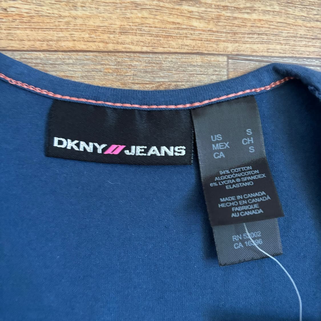 새제품 DKNY 여성 티셔츠 S 반팔 미국 수입 정품 상품이미지3