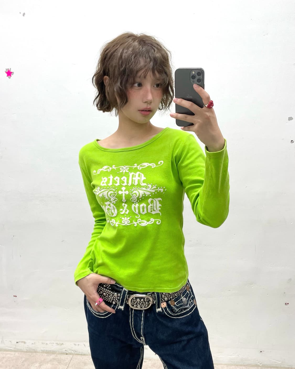 White lettering cubic green long-sleeve  상품이미지1