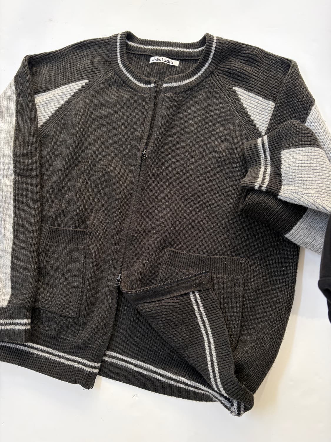 Vivastudio 투톤 니트 집업 가디건 상품이미지6
