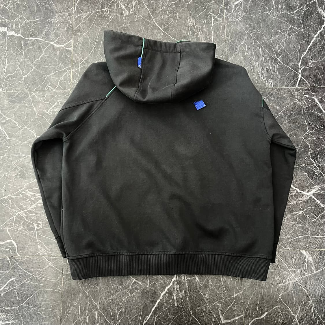 자라 x 아더에러 콘트라스트 스웨트 후디 블랙 상품이미지3