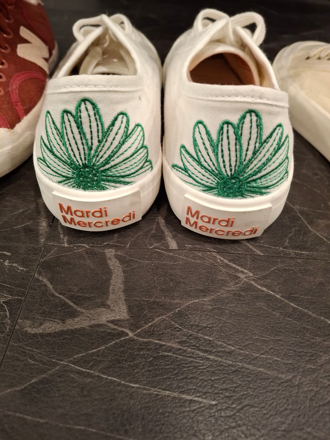 (마지막특가) 마르디 메크르디 스니커즈 새상품 240 상품이미지1