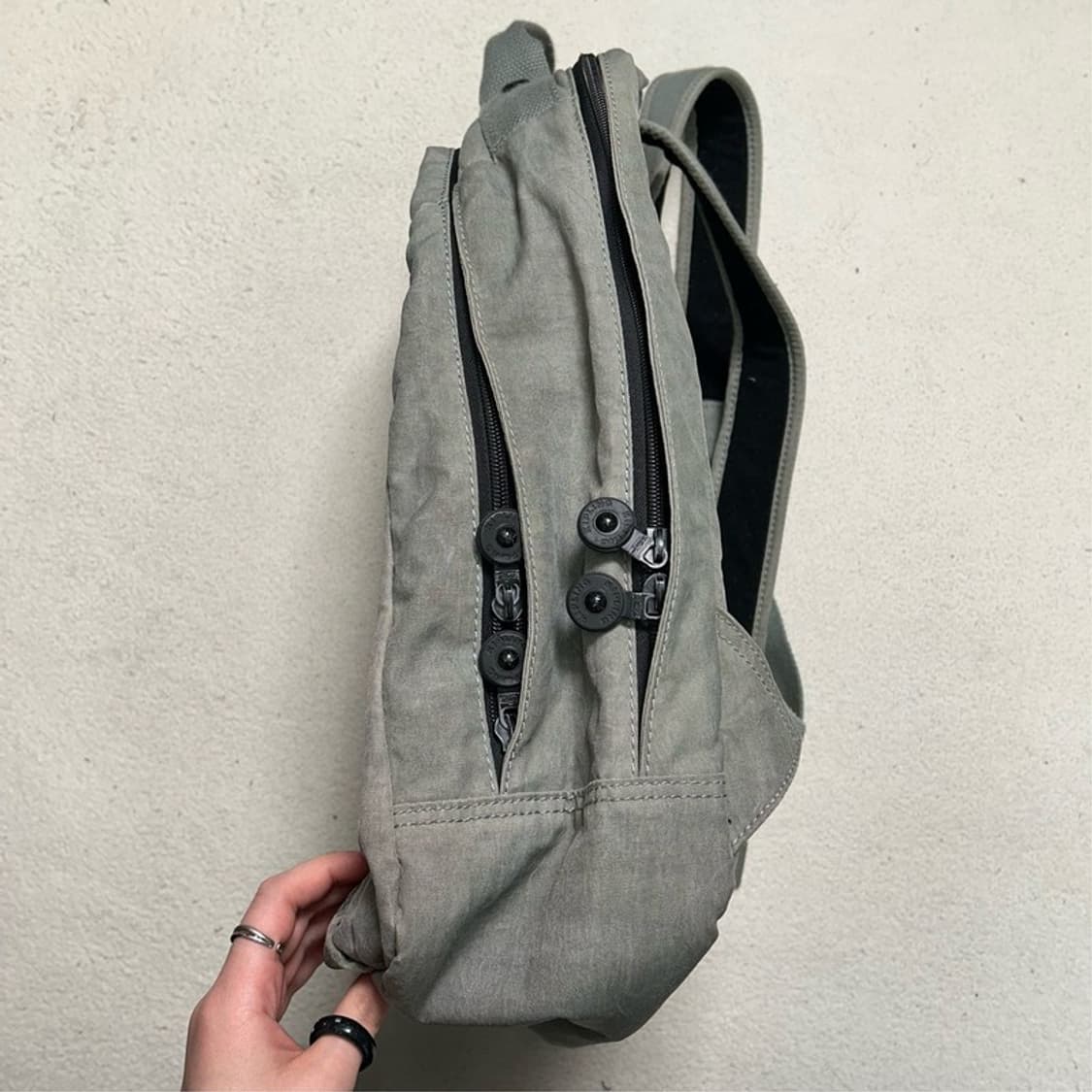 키플링 피그먼트 백팩 카키 그레이 상품이미지3