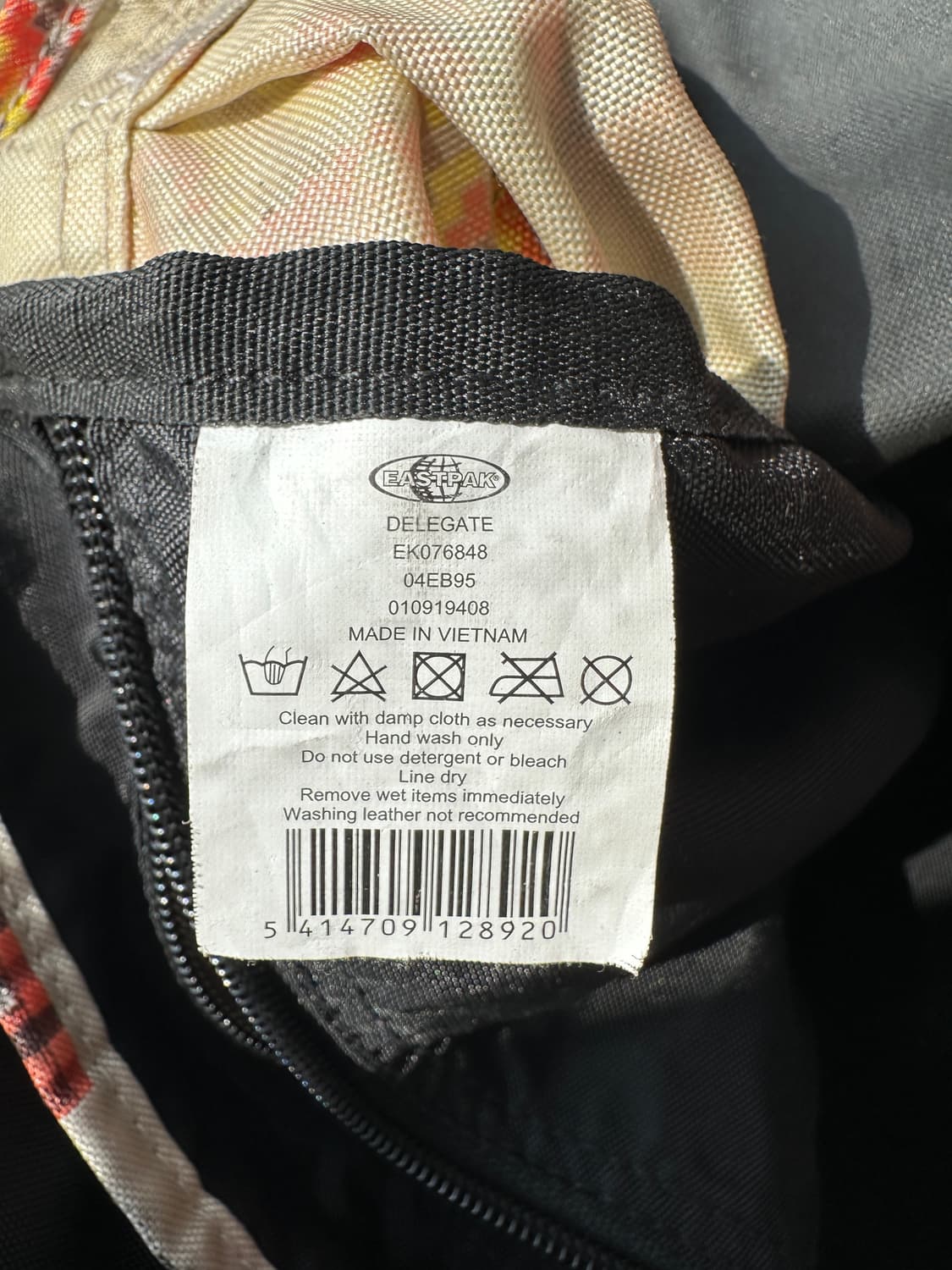 이스트팩 패치워크 프린팅 델리게이트 크로스백 상품이미지8