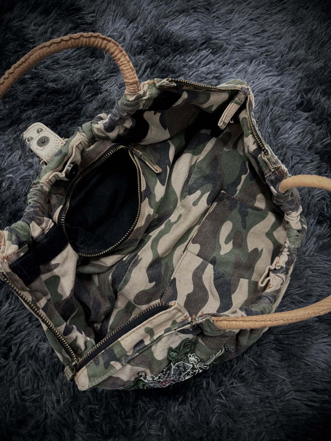 밀리터리 카모 & 꽃 자수 덤플링 숄더백 상품이미지8