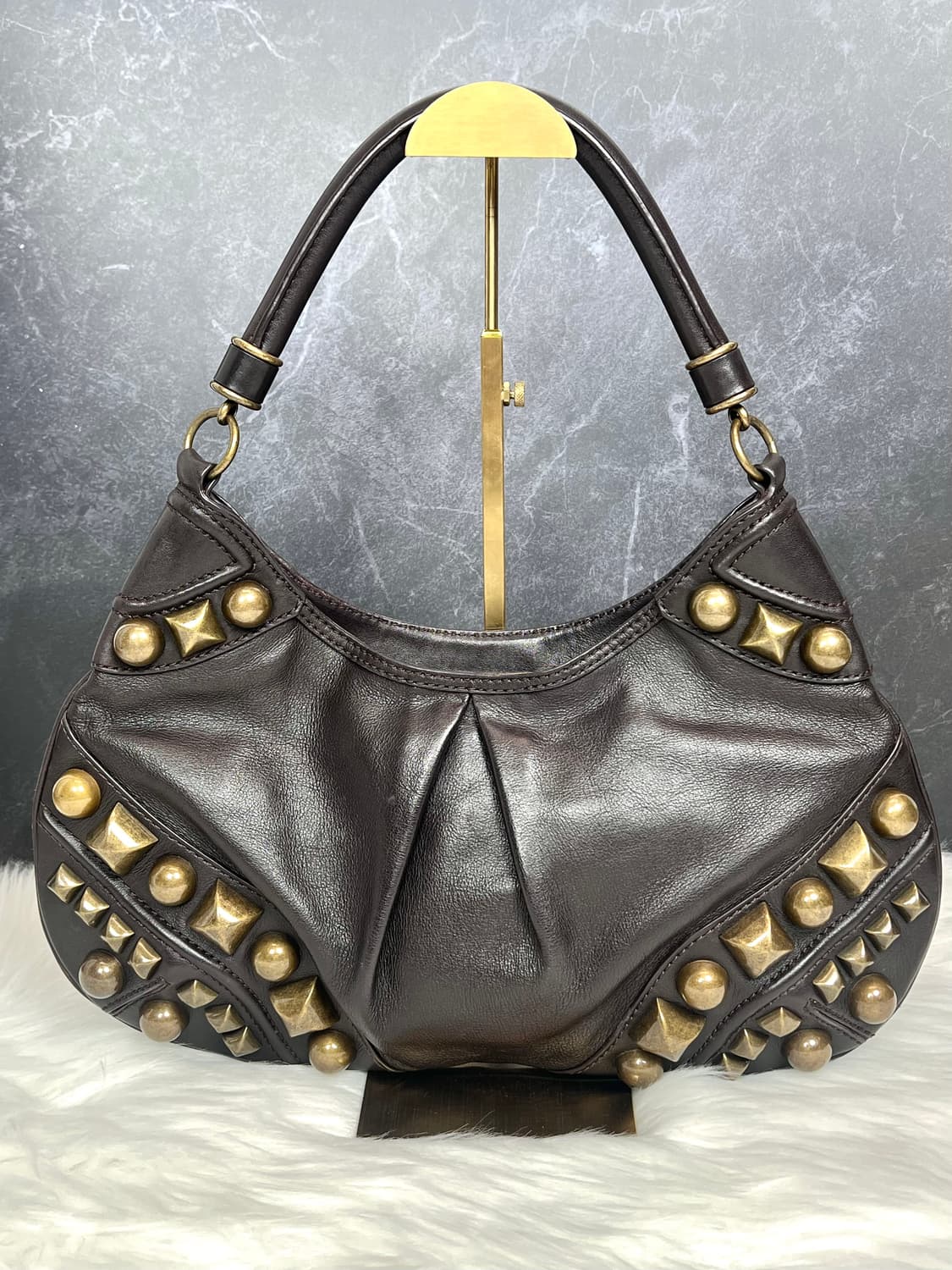 Burberry 버버리 다크 브라운 알버튼 소가죽 스터드 호보백 숄더백 상품이미지7