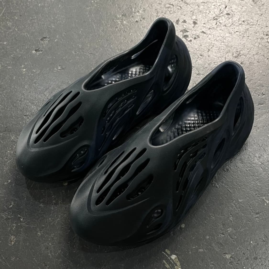 250 아디다스 이지 폼 러너  상품이미지3