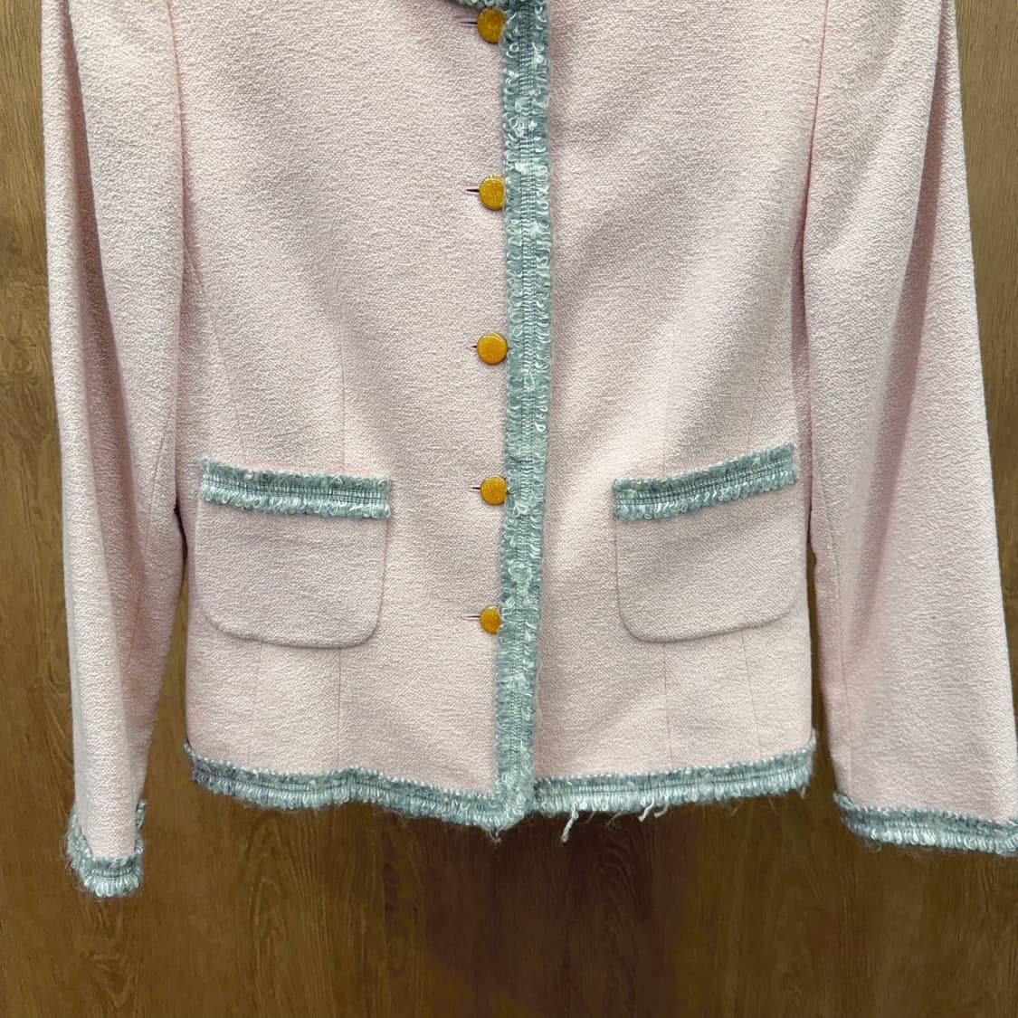 에스카다 노카라 트위드 자켓 그레이 프린지 트리밍 버튼 포켓 디테일 핑크 상품이미지5