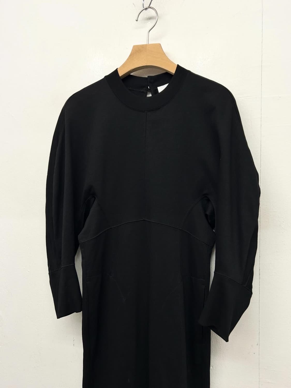 Mame Kurogouchi 마메 쿠로고치 코튼 저지 커브드 라인 원피스 상품이미지2