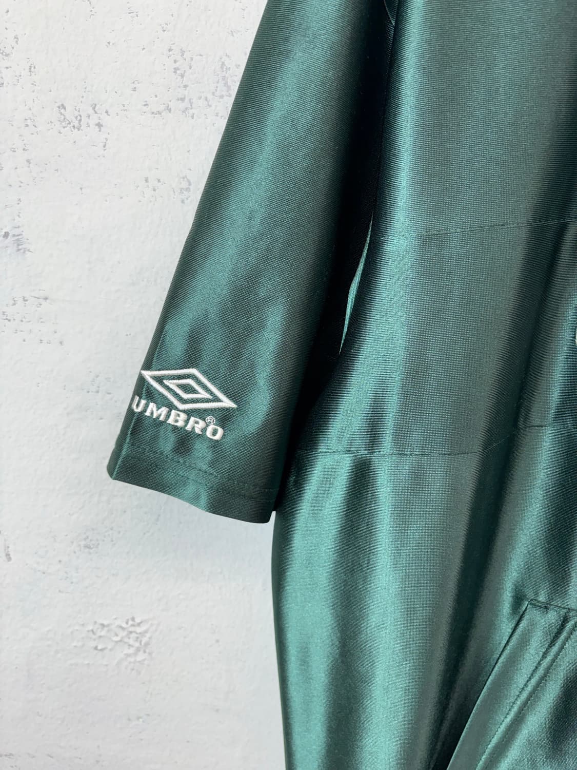 엄브로 사틴 풋볼 하프집업 반팔티 상품이미지4