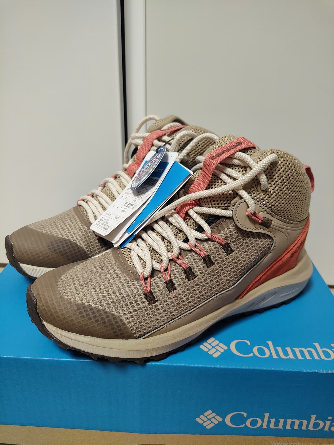 새상품 컬럼비아 트레킹화 상품이미지1